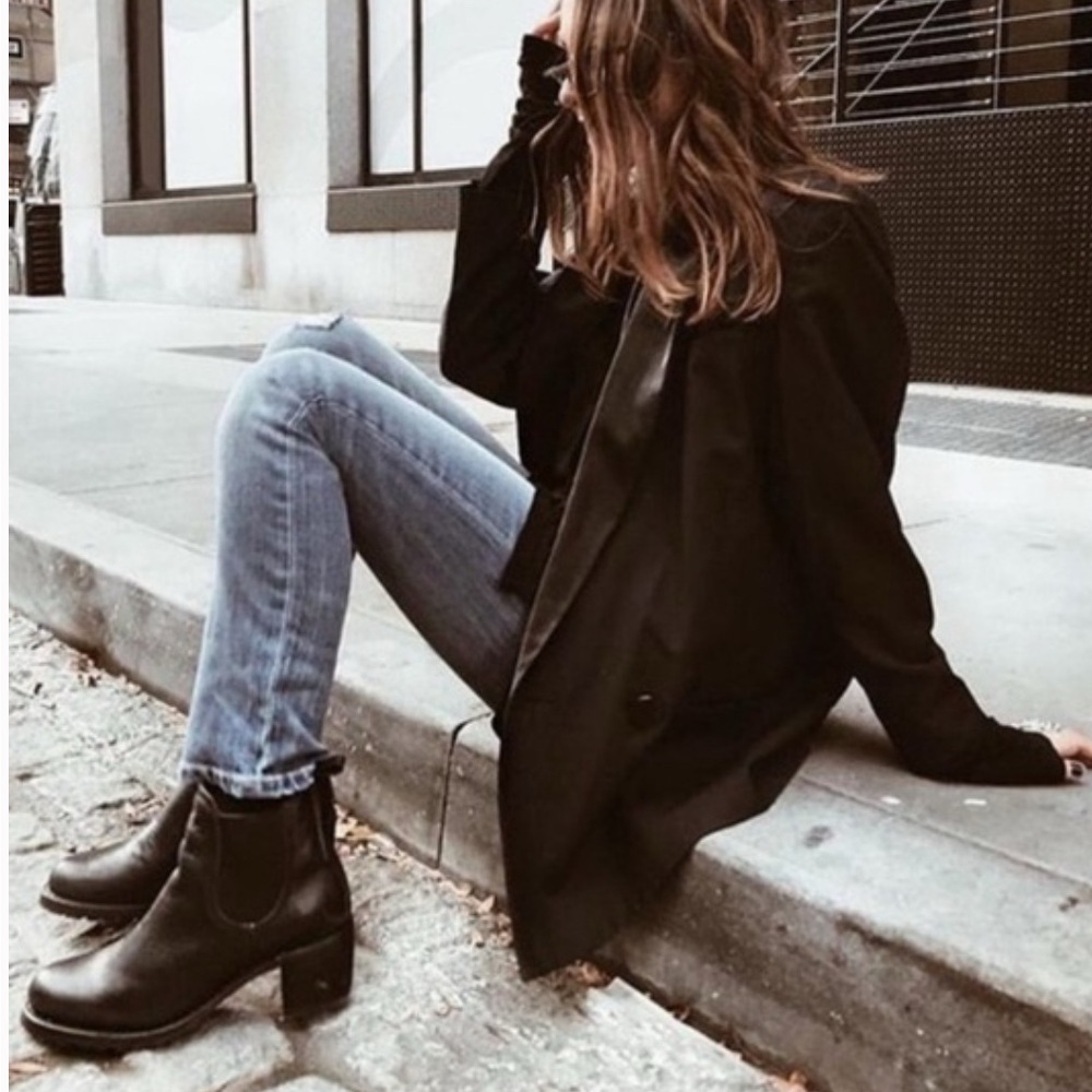 Frye Sabrina Chelsea Leather Boot Black Size 6.5